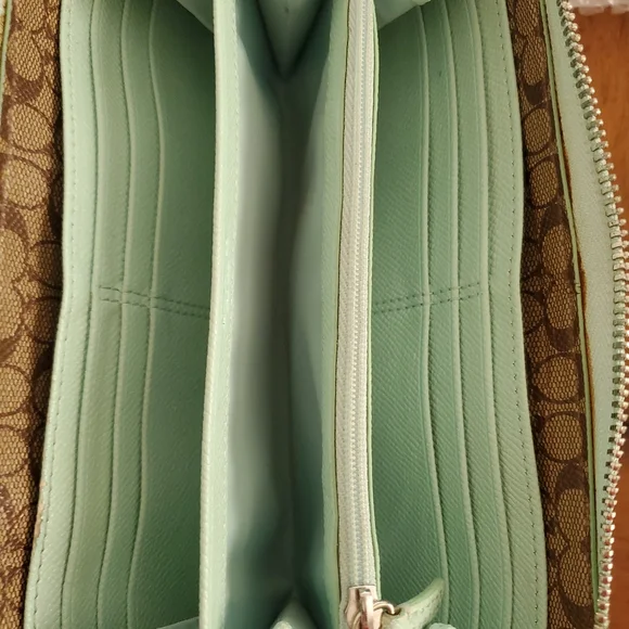 Rare Coach Green Mint corner zipper  travel wallet WOMEN'S - Picture 3 of 11